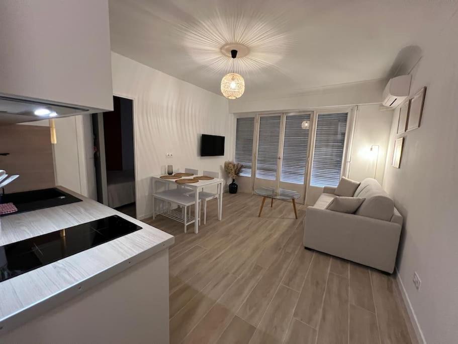 Magnifique T2 Proche Mer Et Ville Refait A Neuf Avec Terrasse Menton Bagian luar foto